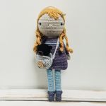 Lalka blondynka z misiem baribalem w torebce - lalka handmade