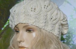Beret z warkoczem w kolorze kremowym