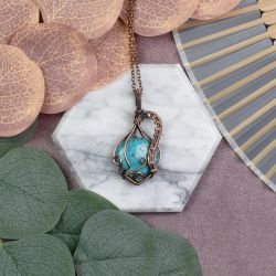 Miedziany wisiorek wire wrapping z turkusem #536