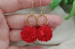 Czerwone kolczyki kwiaty na wesele dla druhny