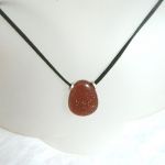 Piasek pustyni - kamień tysiąca słońc, delikatny wisiorek - 