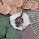 Miedziany wisiorek wire wrapping z rodonitem #541 - 