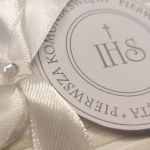 Zaproszenie na Pierwszą Komunię Świętą - IHS poziome - 
