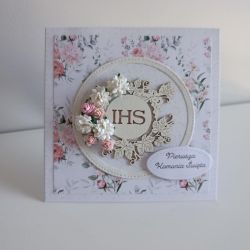 Kartka Komuia Święta w białym pudełeczku