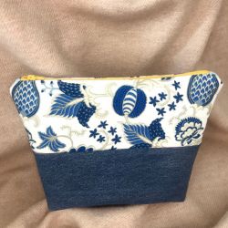 Kosmetyczka materiałowa solidna, stylowa ,praktyczna,jeans