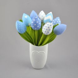 Tulipany, kwiaty z materiału niebieskie