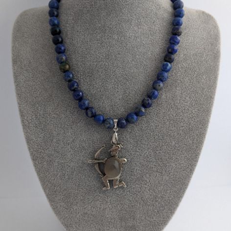 Naszyjnik ze znakiem zodiaku Strzelec, z koralikami z lapisu lazuli