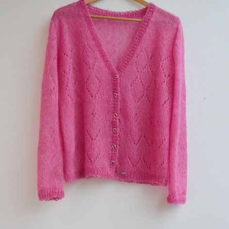 Różowy sweterek lekki jak piórko