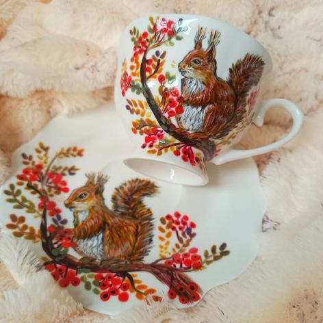 Ręcznie malowany komplet z wiewiórkami filiżanka z talerzykiem