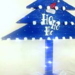 Drewniana choinka w kolorze niebieskim led - 