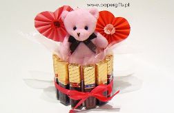 Walentynki Różowy Miś z czekoladkami Merci i sercami