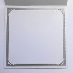 Kartka na Komunię ręcznie robiona z sercem - Kartka komunijna w bieli i szarości