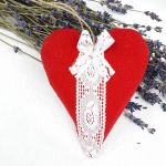 serca lawendowe czerwone z koronką - romantyczne serce z koronką