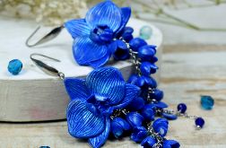 Długie, niebieskie kolczyki orchidee