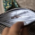 Mini torebka nerka z brązowej plecionki - 