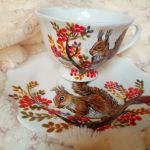 Ręcznie malowany komplet z wiewiórkami filiżanka z talerzykiem - ręcznie malowane