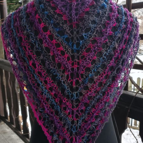 Cieniowana chusta ażurowa, na drutach