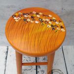taboret z tulipankami - ręcznie malowane krzesełko