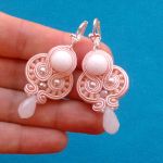 Kolczyki w kolorze łososiowy róż - 