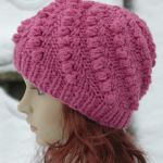 Różowa czapka w ciekawy wzór - 