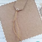 Kartka urodzinowa (lub na inną okazję) z zimowymi różami i gałązkami świerku - Tył kartki i tył etykietki