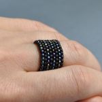 Pierścionek koralikowy czarny 21 - pierścionek na prezent