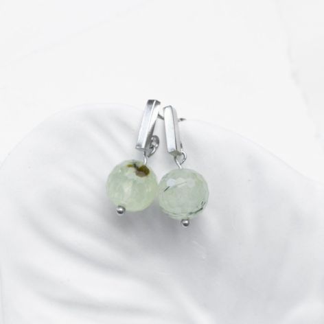 Klasyczne kolczyki w kolorze srebrnym z Frenitem