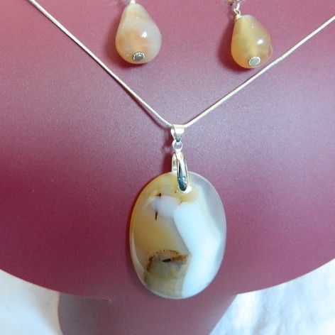 Delikatne beżowo-białe agaty w srebrze, wisior i kolczyki, zestaw