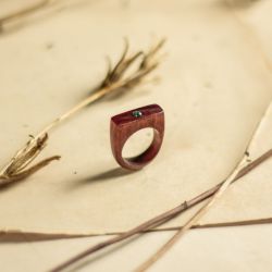 Drewniany pierścionek z zielonym awenturynem