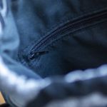 Czarna pikowana listonoszka z kominem z ekoskóry - 