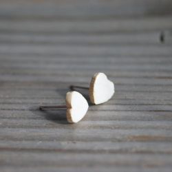Kolczyki ceramiczne serduszka białe perłowe