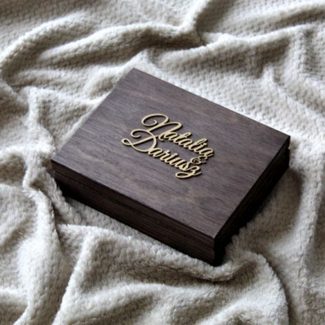 Drewniane pudełko na obrączki z imionami ślub