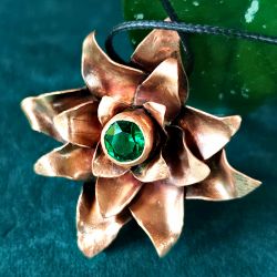 Wisior Szmaragdowy rozkwit