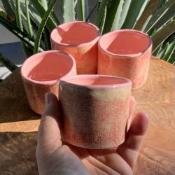 Kubki ceramiczne w kolorze różowym