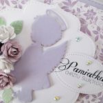 Kartka PAMIĄTKA CHRZTU z aniołkiem - Pamiątka Chrztu z fioletowo-białymi różyczkami