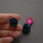 zielono-fuksjowe kolczyki lub klipsy sutasz z kwiatkiem - 