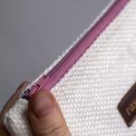 Pleciona kosmetyczka MIDI ecru różowy suwak - 