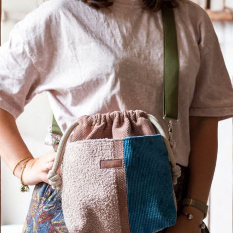 Różowa listonoszka z kominem patchwork