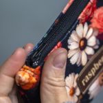 Etui na klucze z czarnego weluru w kolorowe kwiaty – handmade I - 