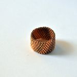 Pierścionek koralikowy złoty 6 - pierścionek na prezent