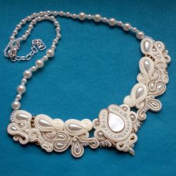 Kolia sutasz w kolorze kremowym