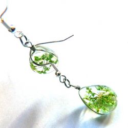 Zielone kwiaty zatopione w szkle, delikatne kolczyki