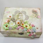 Szkatułka z kwiatami i ptaszkiem - wieczko szkatułki