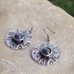 Szklanookie niemal w czerni - wiszące kolczyki