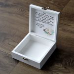 Pudełko na pamiatkę I Komunii Św. - Konwalie - Pudełko na pamiątkę pierwszej komunii świętej pamiątka komunijna prezent na komunię personalizowane pudełko konwalie