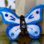 Przypinka motylek niebieski - Zbliżenie