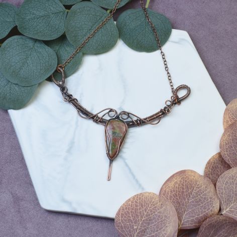 Miedziany naszyjnik wire wrapping z unakitem #497