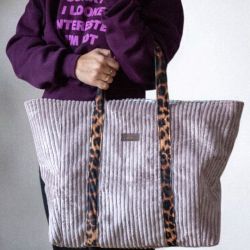 Pudrowa shopperka z grubego sztruksu