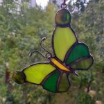 Motyl w zieleniach - witrażowy motyl