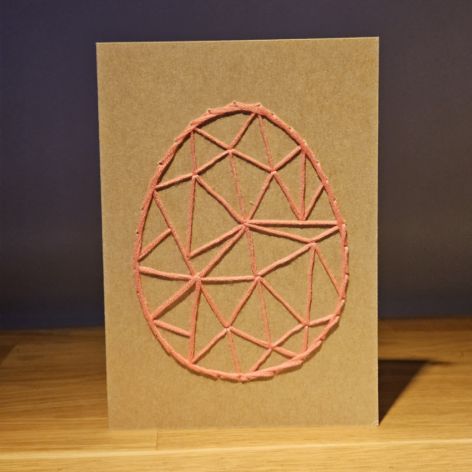 Kartka Wielkanocna - ręcznie haftowana - Pisanka różowa